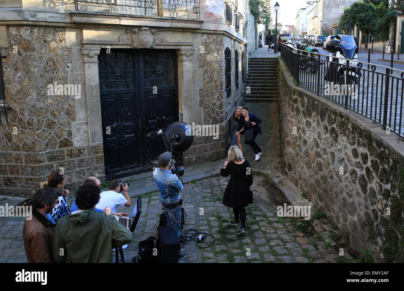 Paris, France. Apr 23, 2015. Tournage sur la Butte Montmartre à Paris, France le 24.04.2015 Kuvaiev Crédit : Denys/Alamy Live News Banque D'Images