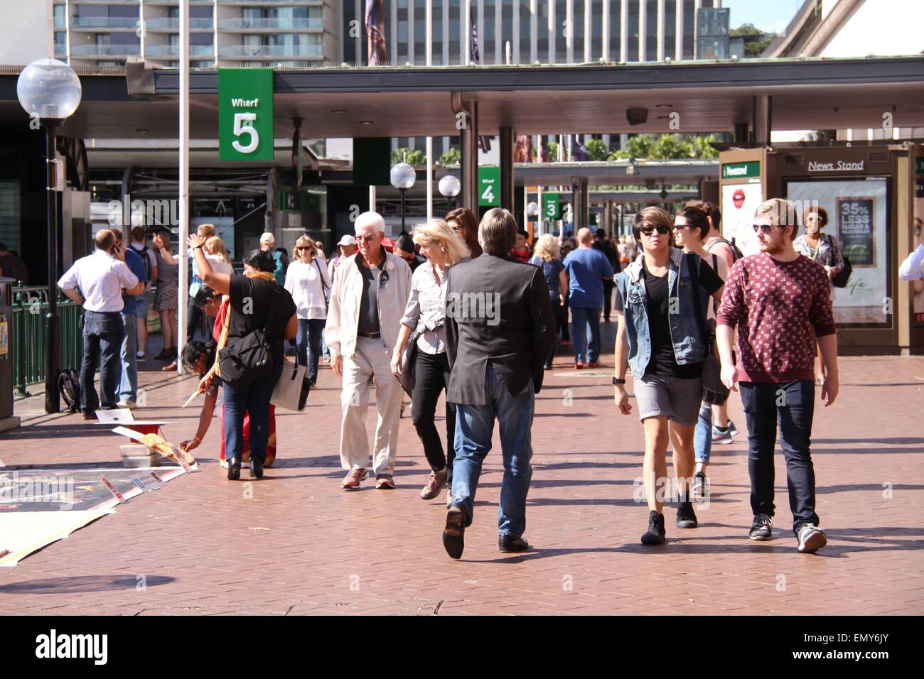 Sydney, Australie. 24 avril 2015. Circular Quay à Sydney. Crédit : Richard Milnes/Alamy Banque D'Images
