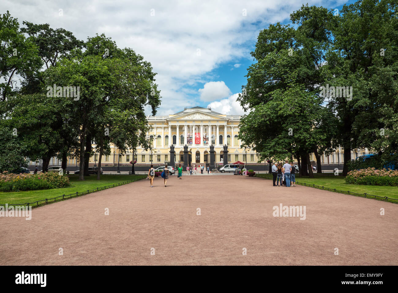 La Russie, Saint-Pétersbourg, Musée Russe vue du jardin Banque D'Images