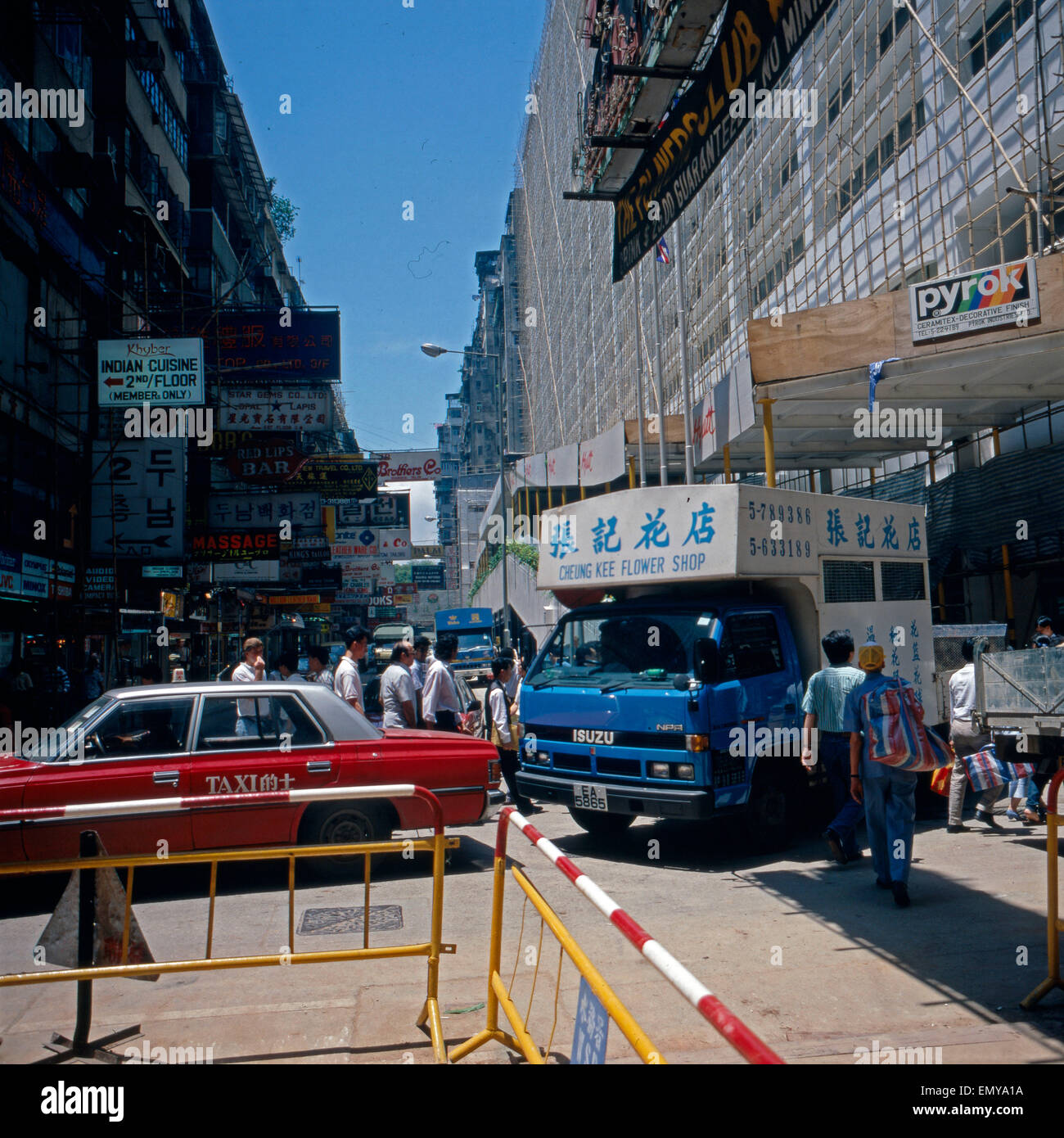 Straßenszene an dem im Bau befindlichen Hôtel Hyatt à Hongkong, Anfang 1980 er Jahre. Scène de rue au Hyatt hôtel tout en étant un Banque D'Images