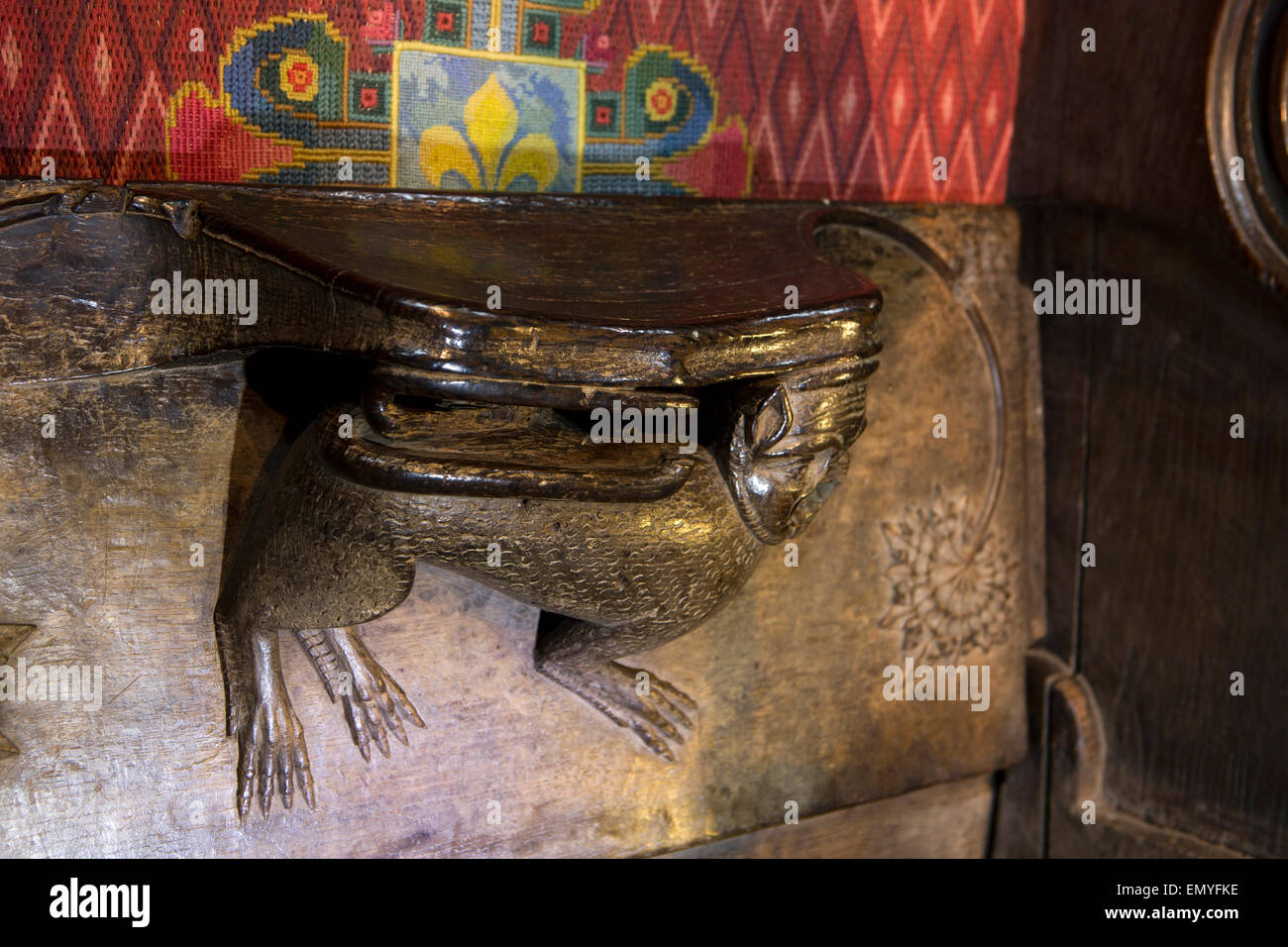 Royaume-uni, Angleterre, dans le Lancashire, Lancaster, St Mary's Priory Church, stalles en chêne sculpté, époque médiévale misericord Banque D'Images
