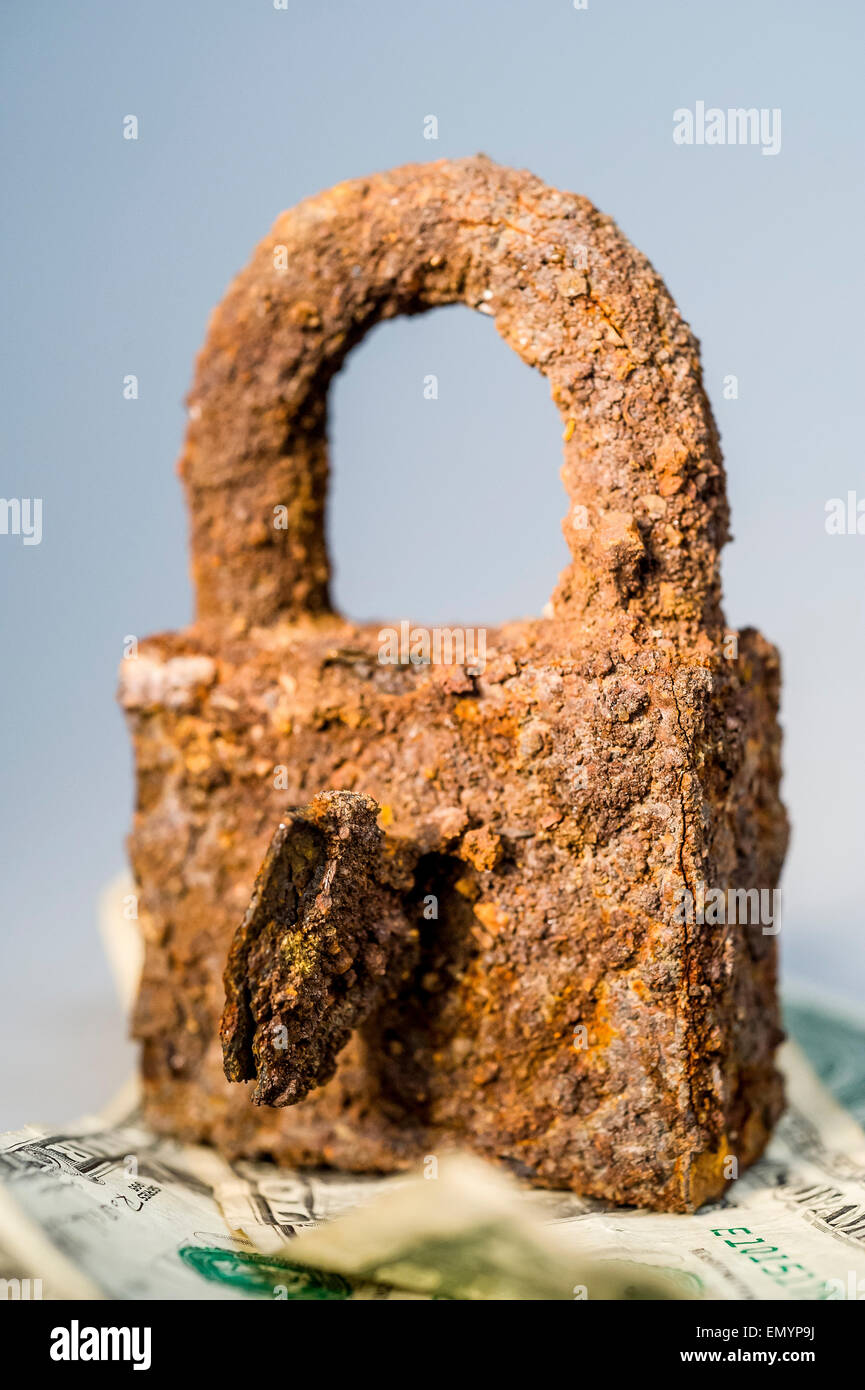 Cadenas rouillé avec US dollar Banque D'Images