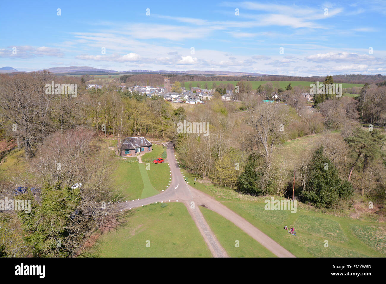 Vue sur le village écossais de Doune comme vu du haut de Château de Doune, Stirling, Ecosse un jour de printemps Banque D'Images