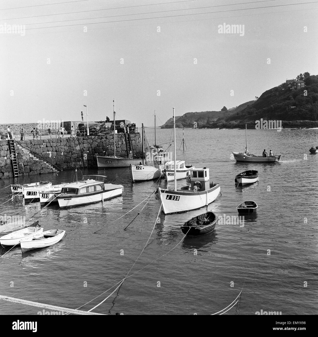 Une vue sur le port de Rozel sur l'île de Jersey, Channel Islands. Septembre 1965. Banque D'Images