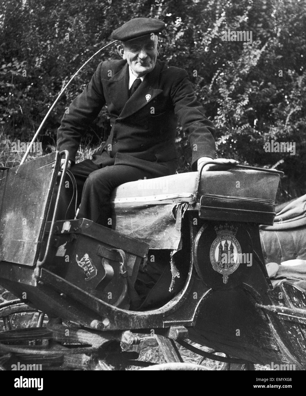 Charley Perree, un propriétaire foncier sur le canal de l'île de Sark, qui a conduit la princesse Elizabeth et du prince Philip quand ils ont visité l'île. Circa 1949. Banque D'Images
