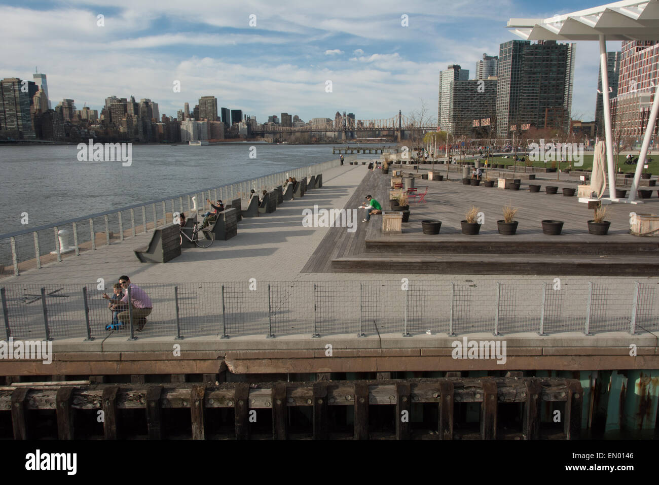 Hunters Point Ferry Dock et Park dans le Queens en face de Manhattan, New York Banque D'Images