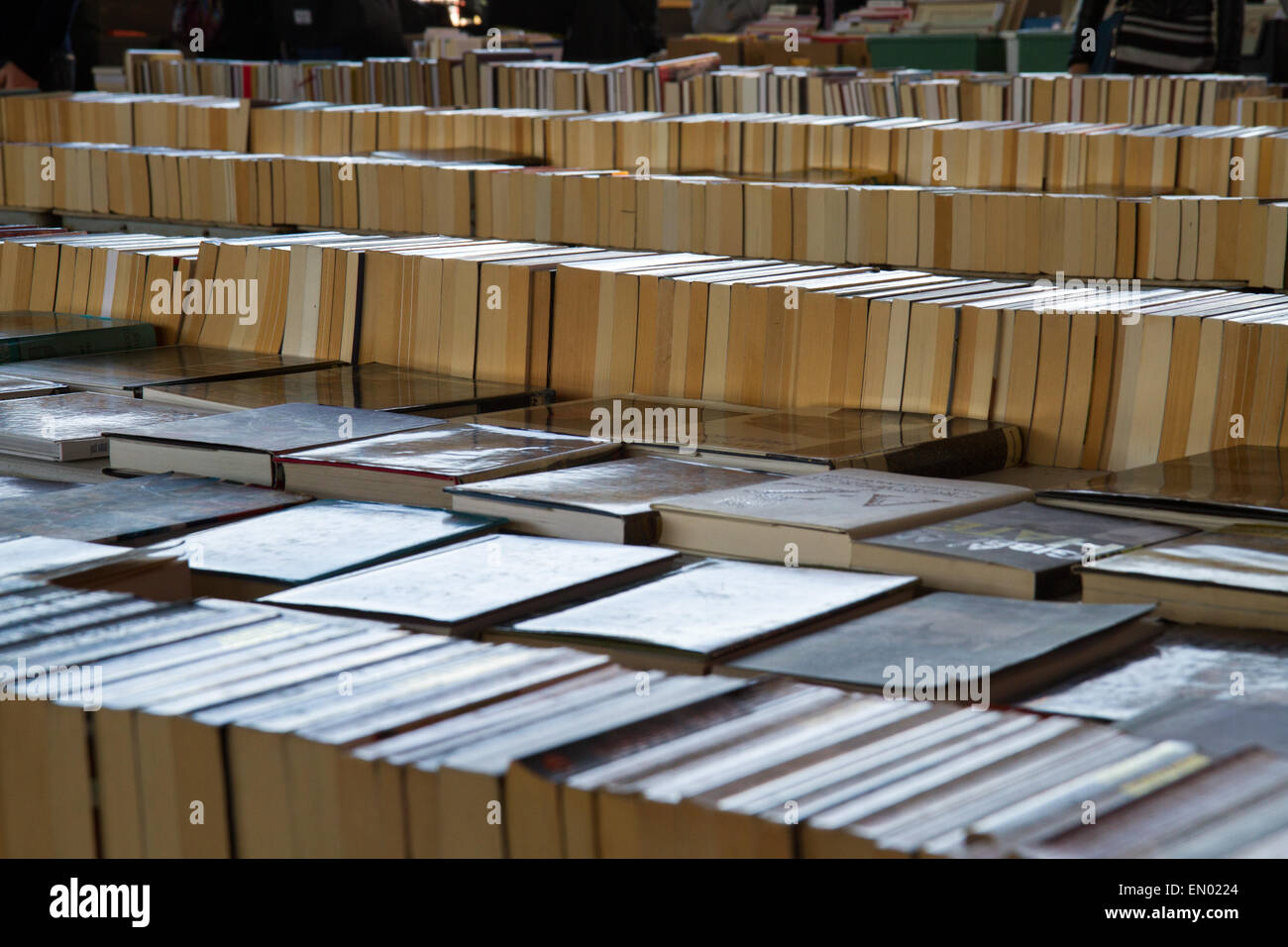 Livres en vente sur le marché à la London's South Bank Banque D'Images