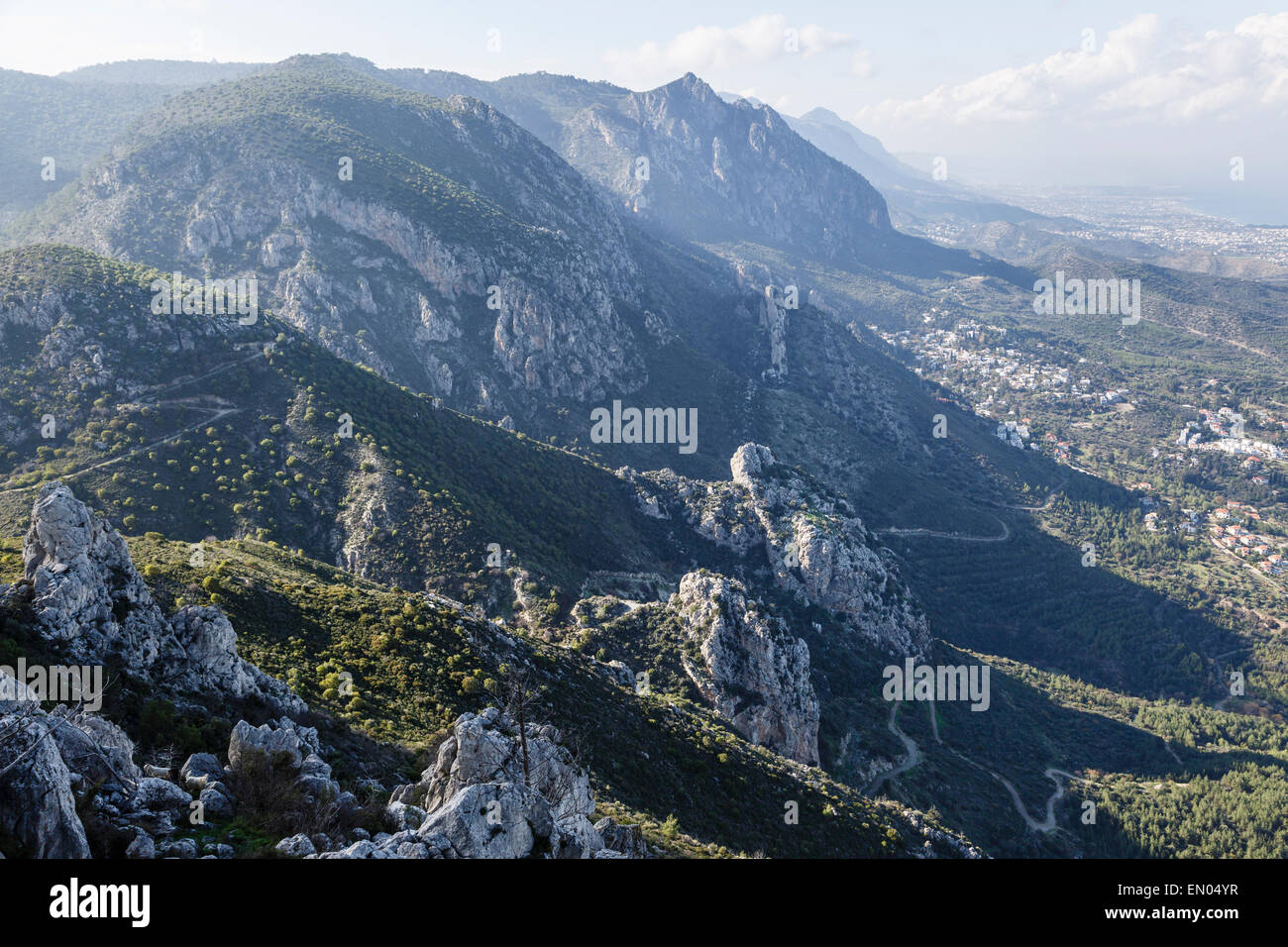 La chaîne de montagnes de Kyrenia St Hilarion Castle, près de Girne (Kyrenia), Chypre du Nord Banque D'Images