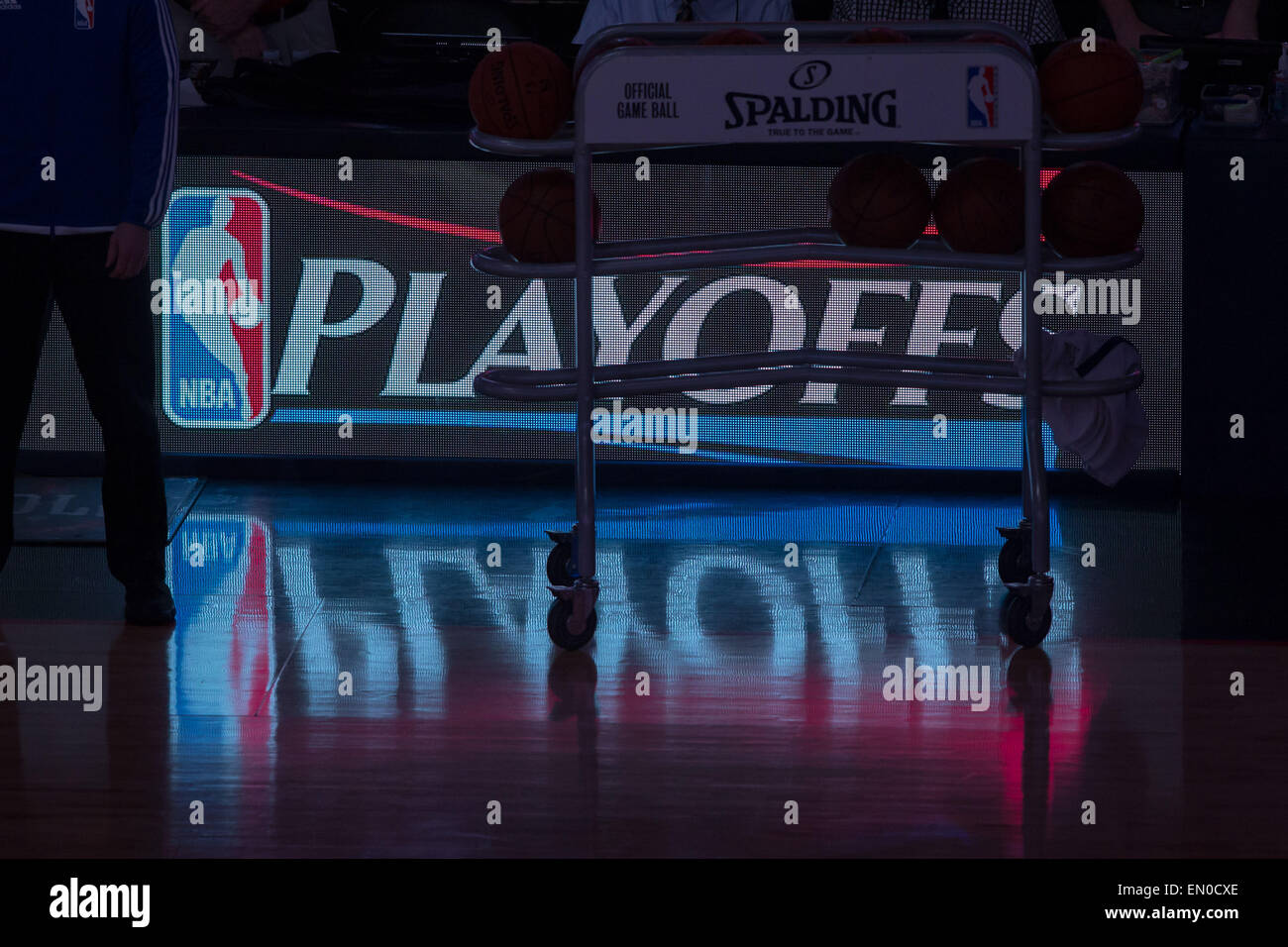 New Orleans, LA, USA. Apr 23, 2015. Finales de NBA logo pendant le match entre les Golden State Warriors et les New Orleans Pelicans au Smoothie King Center de New Orleans, LA. Stephen Lew/CSM/Alamy Live News Banque D'Images