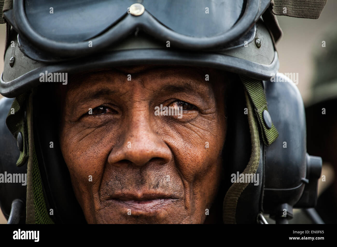 Elorza, Venezuela. Apr 24, 2015. Un soldat prend part à la 'patrie' exercices militaires de l'Armée bolivarienne du Venezuela dans la Phase II du bouclier 2015 « sovereign' exercice militaire à Elorza, Apure, Venezuela, l'Etat le 24 avril 2015. Credit : Boris Vergara/Xinhua/Alamy Live News Banque D'Images