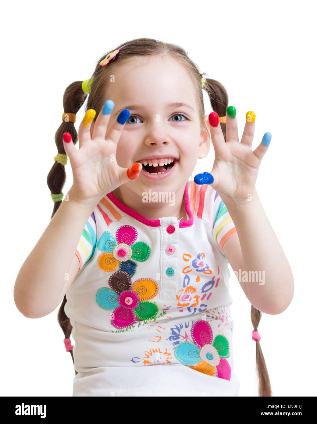Enfant fille aux mains peintes couleur isolé Banque D'Images