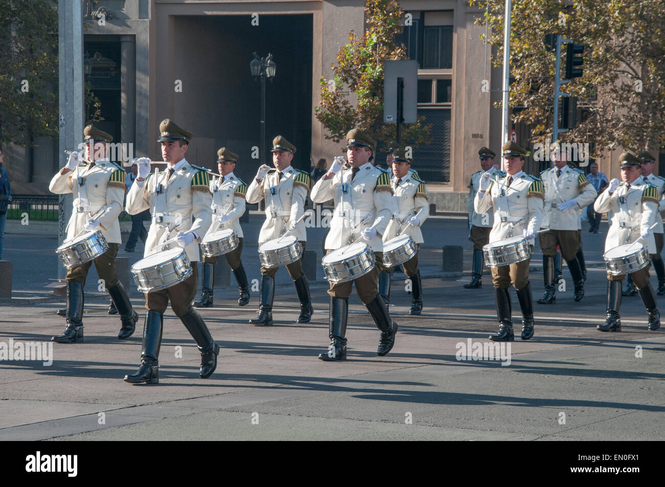 L'évolution de la garde des carabiniers au Palacio de la Moneda, Santiago, Chili Banque D'Images