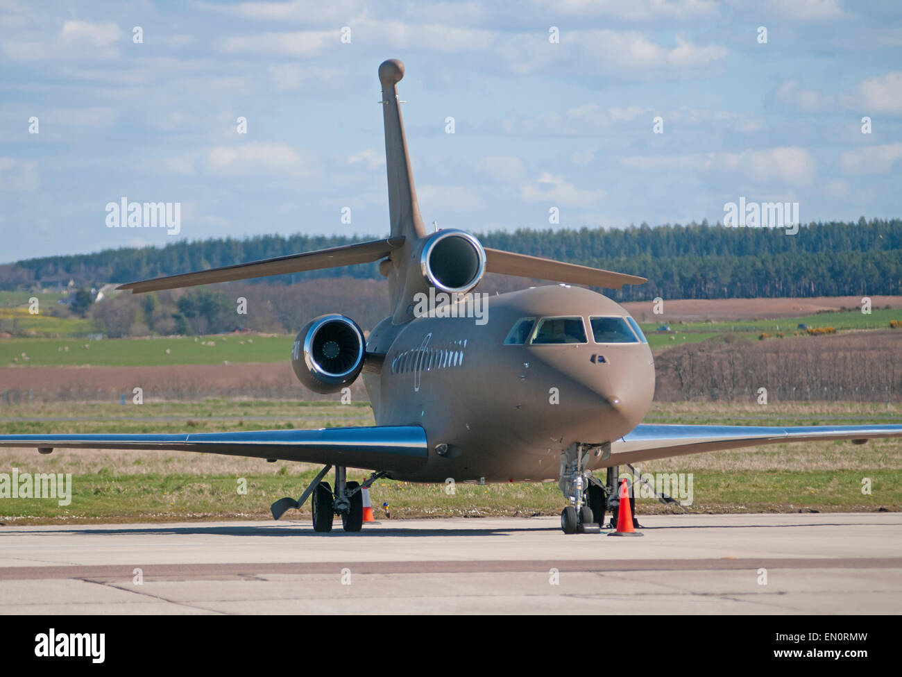 Dassault Falcon 7X (OY-FWO) stationné à l'aéroport d'Inverness Ecosse Highland. 9698 SCO. Banque D'Images