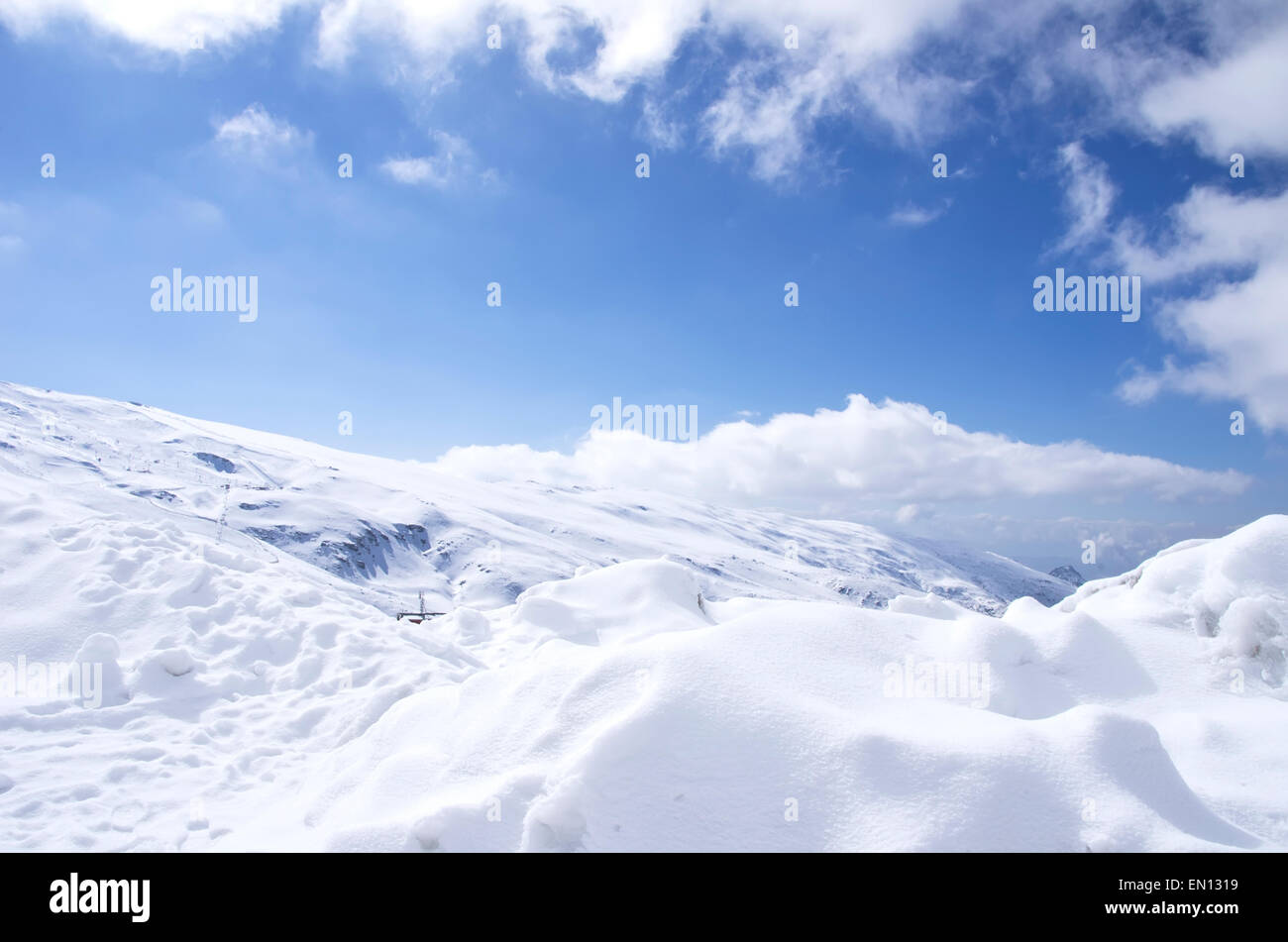 Panorama de montagne neige Paysage avec ciel bleu Banque D'Images