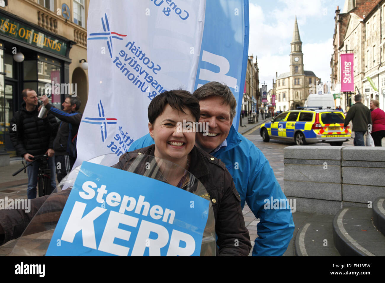 Stirling, Ecosse, Royaume-Uni. Apr 25, 2015. Ruth Davidson conservateurs écossais aux côtés de campagnes candidat local Stephen Kerr dans ce SNP / CON siège disputé. Credit : ALAN OLIVER/Alamy Live News Banque D'Images