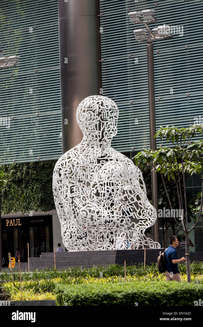 Singapour - 6 août 2014 : la sculpture de l'âme de Singapour à Singapour. Il a été conçu par Jaume Plensa à 2011. Banque D'Images