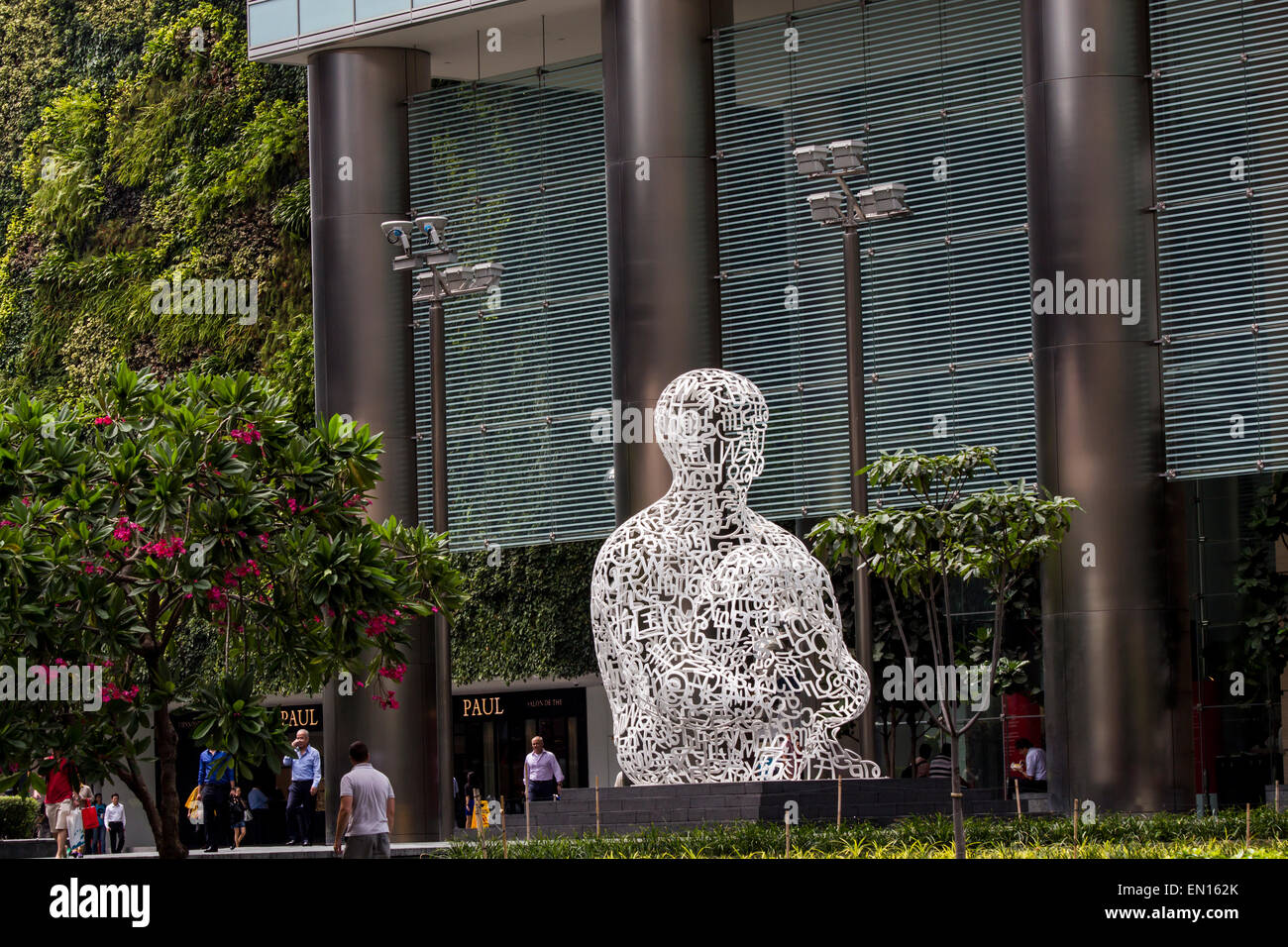 Singapour - 6 août 2014 : la sculpture de l'âme de Singapour à Singapour. Il a été conçu par Jaume Plensa à 2011. Banque D'Images