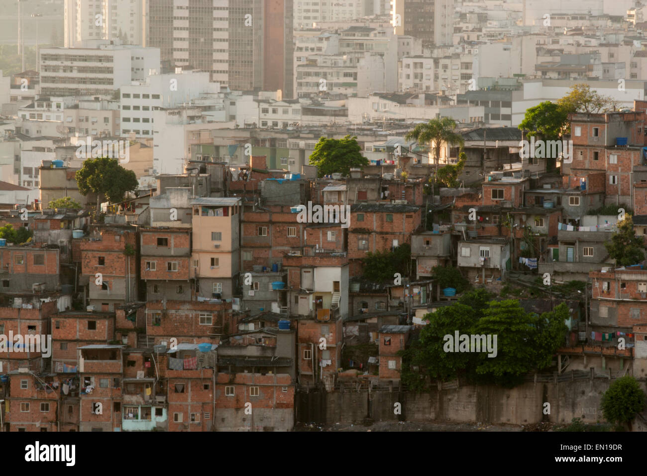 Une communauté de favela slum à Santa Teresa, Rio de Janeiro, Brésil Banque D'Images
