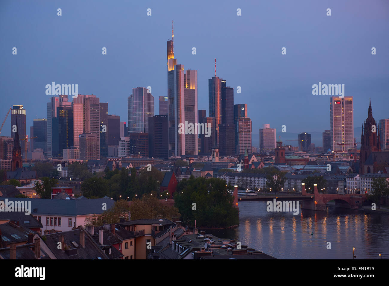 Frankfurt am Main skyline at sunrise Banque D'Images