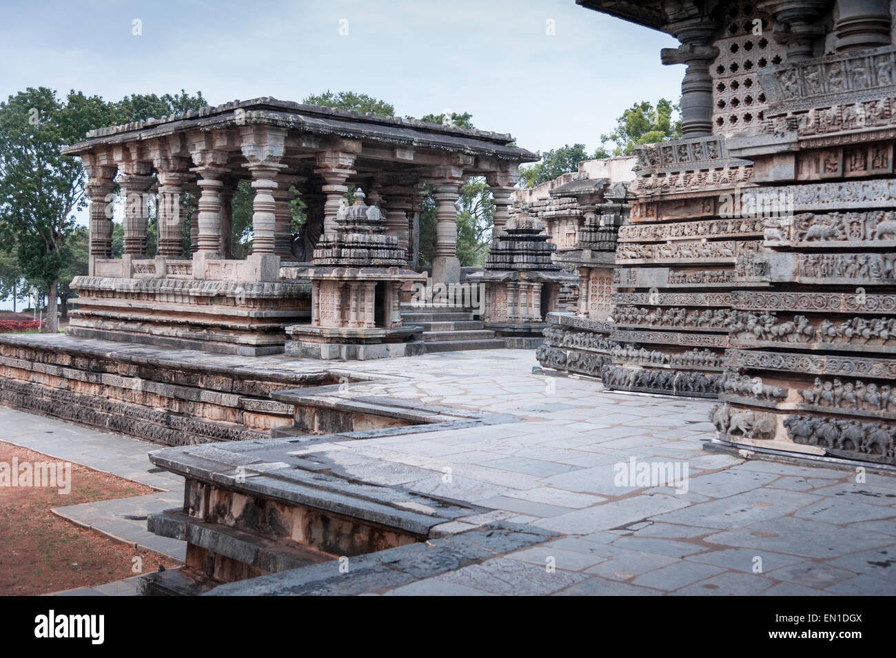 Halebidu dans Hassan District, Karnataka, Inde. La regal capitale de l'Empire Hoysala au 12ème siècle. C'est la maison à certains des meilleurs exemples de l'architecture Hoysala. Banque D'Images