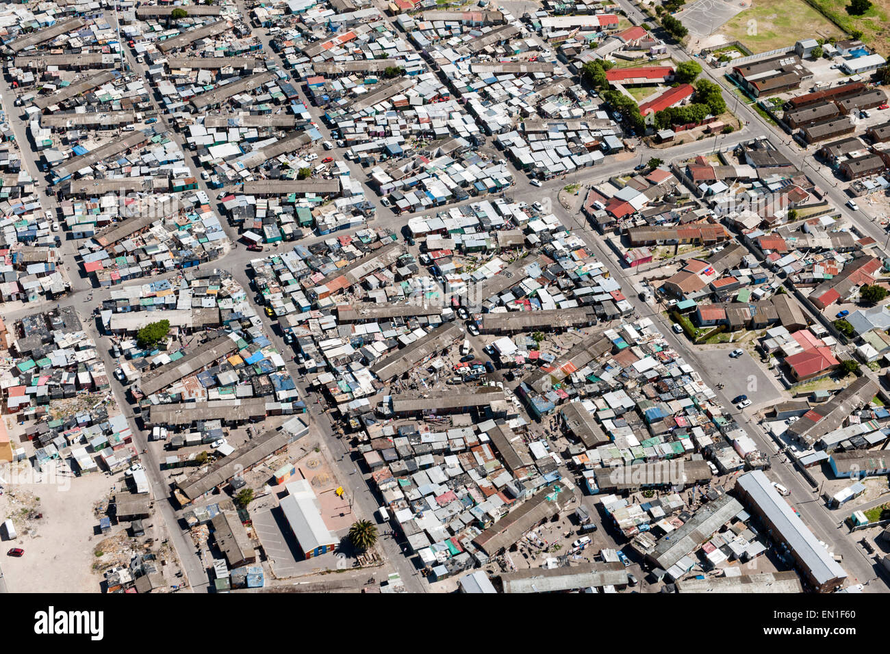 Vue aérienne de l'habitation et la ville la banlieue de Langa dans la région de Cape Flats de Cape Town, Afrique du Sud. Banque D'Images