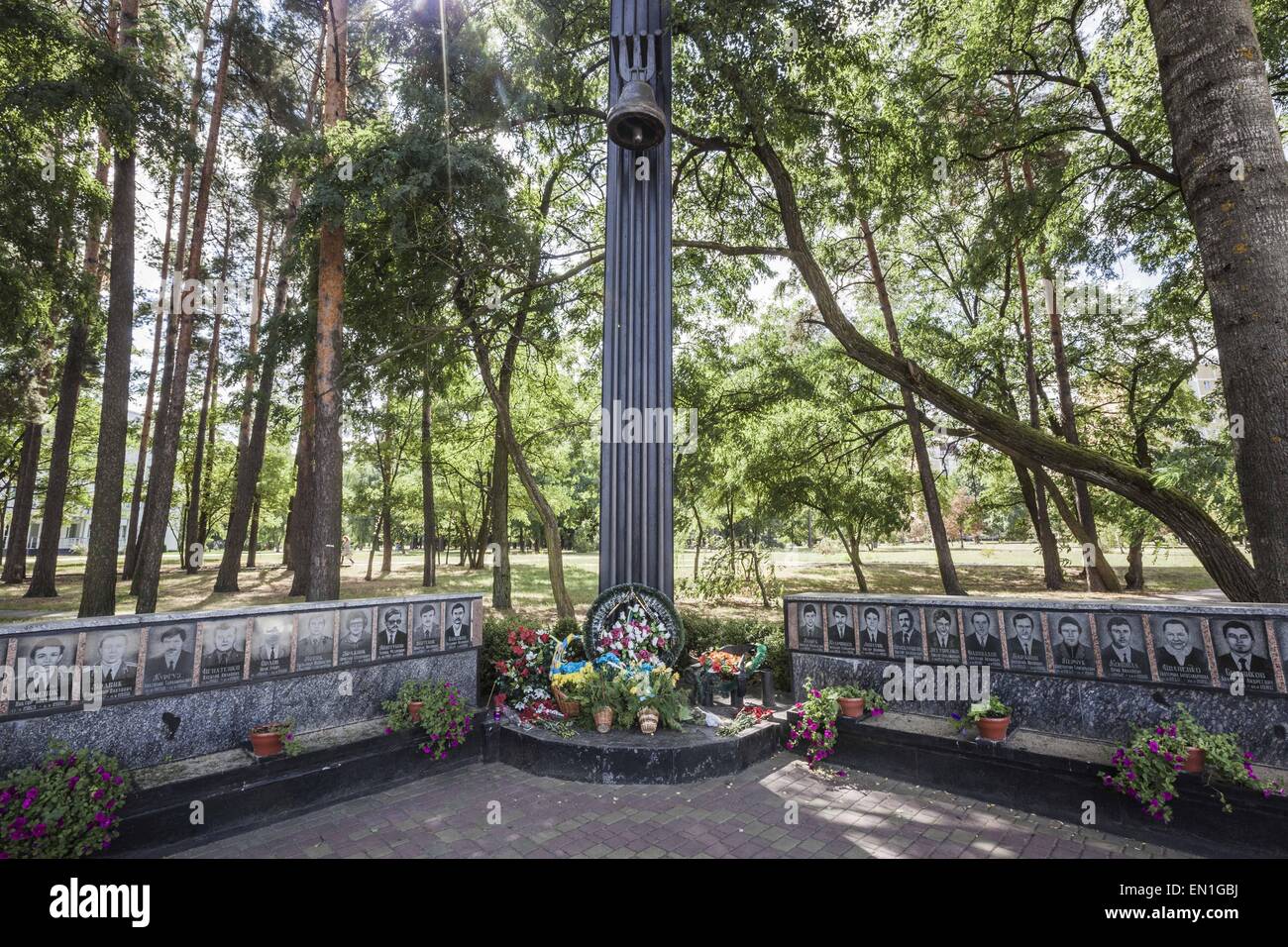 Slavutych, Ukraine. 29 août, 2014. Monument à Slavutich en mémoire des liquidateurs qui sont morts pendant le nettoyage fonctionne après la catastrophe nucléaire de Tchernobyl, en Ukraine. © Celestino Arce/ZUMA/ZUMAPRESS.com/Alamy fil Live News Banque D'Images