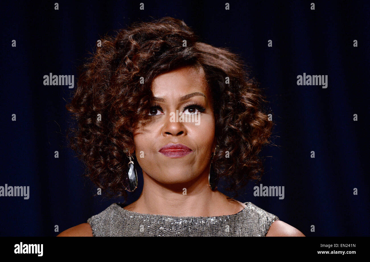 La Première Dame Michelle Obama assiste à l'assemblée annuelle de l'Association des correspondants de la Maison Blanche au Gala de l'hôtel Hilton de Washington, le 25 avril 2015 à Washington, DC Le dîner est un événement annuel en présence de journalistes, de politiciens et de célébrités. Crédit : Olivier Douliery/Piscine via CNP - AUCUN FIL SERVICE - Banque D'Images