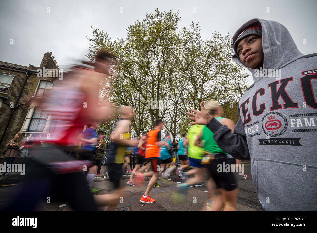 Londres, Royaume-Uni. 26 avril, 2015. 35e Marathon de Londres passe par Deptford dans le sud-est de Londres. Crédit : Guy Josse/Alamy Live News Banque D'Images