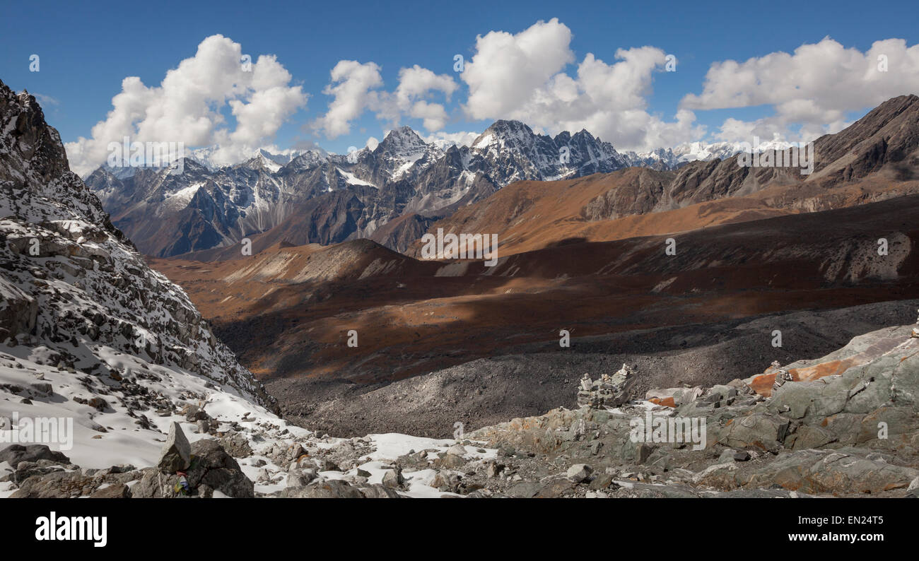 Le Cho La Pass dans l'Himalaya. Banque D'Images
