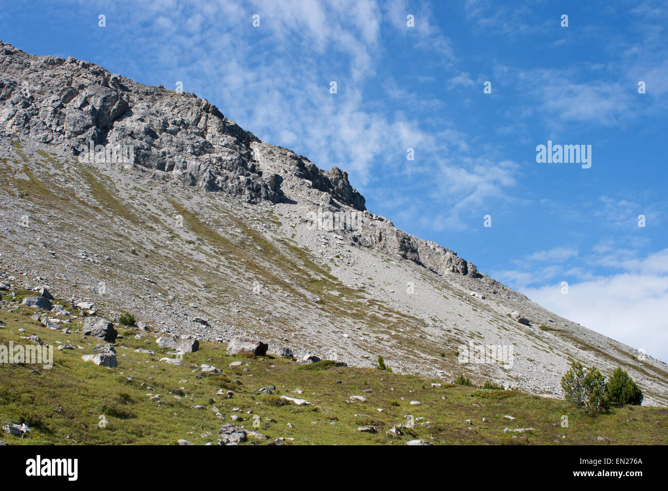 Val Mora Val Mustair Engadin Suisse diagonale montagne Alpes éperon rocheux avec des roches Banque D'Images