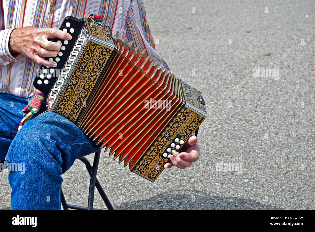 Playing accordion vintage Banque de photographies et d'images à haute  résolution - Alamy