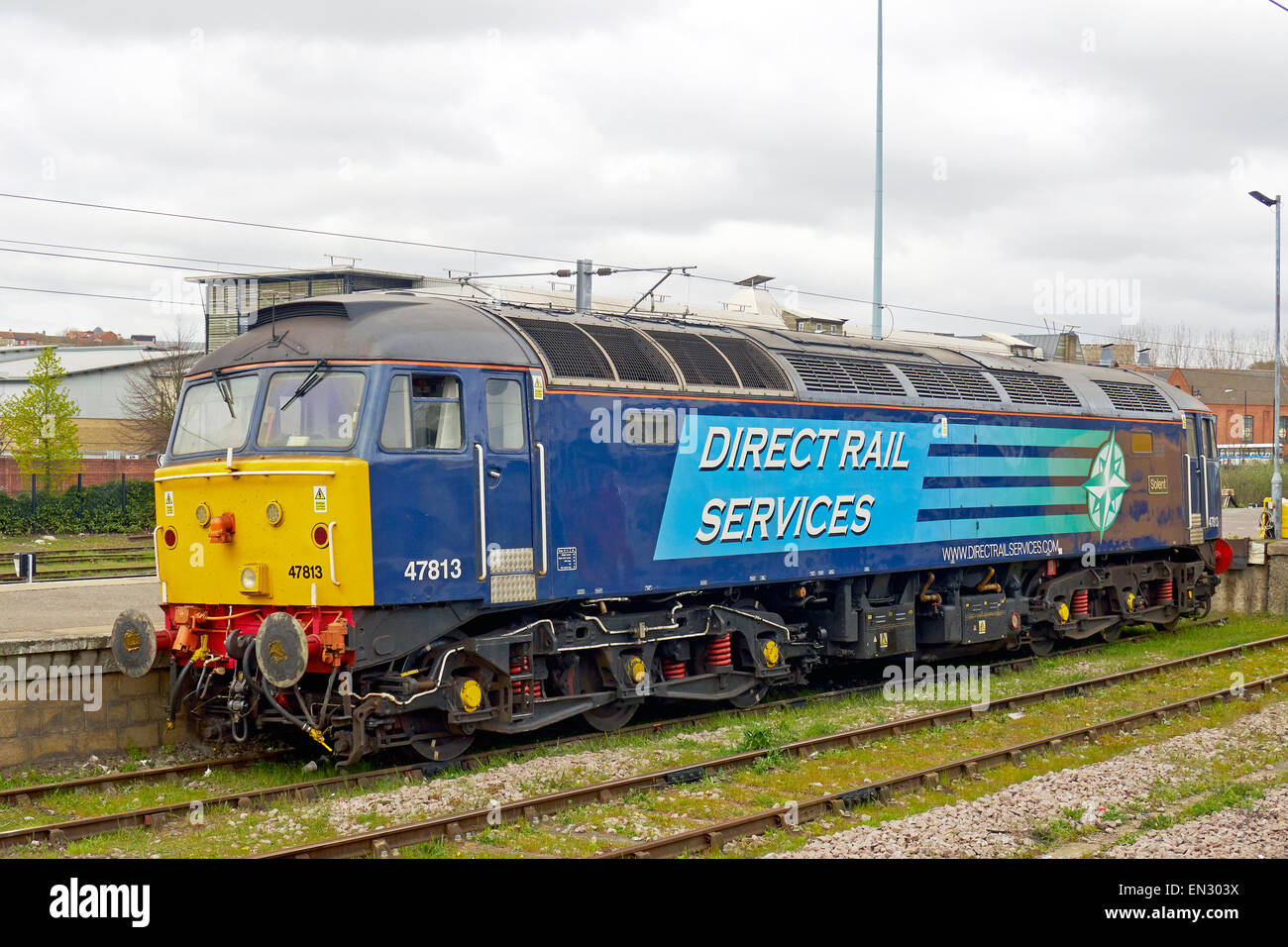 Services ferroviaires directs 47 locomotives diesel est dans une voie d'évitement de la gare de Norwich et à embaucher plus d'Abellio Anglia Banque D'Images
