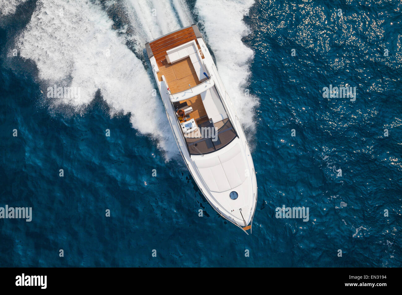 Motor Yacht plusieur bateaux dans navigation Banque D'Images Motor Yacht plusieur bateaux dans navigation Banque D'Images