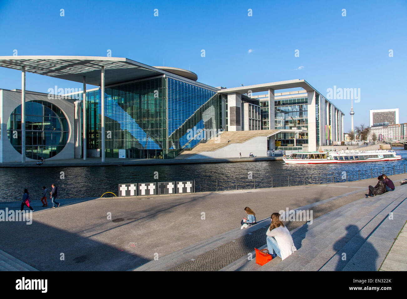 Les navires de croisière, excursions touristiques sur la rivière Spree, dans le centre de Berlin, du quartier du gouvernement, Banque D'Images