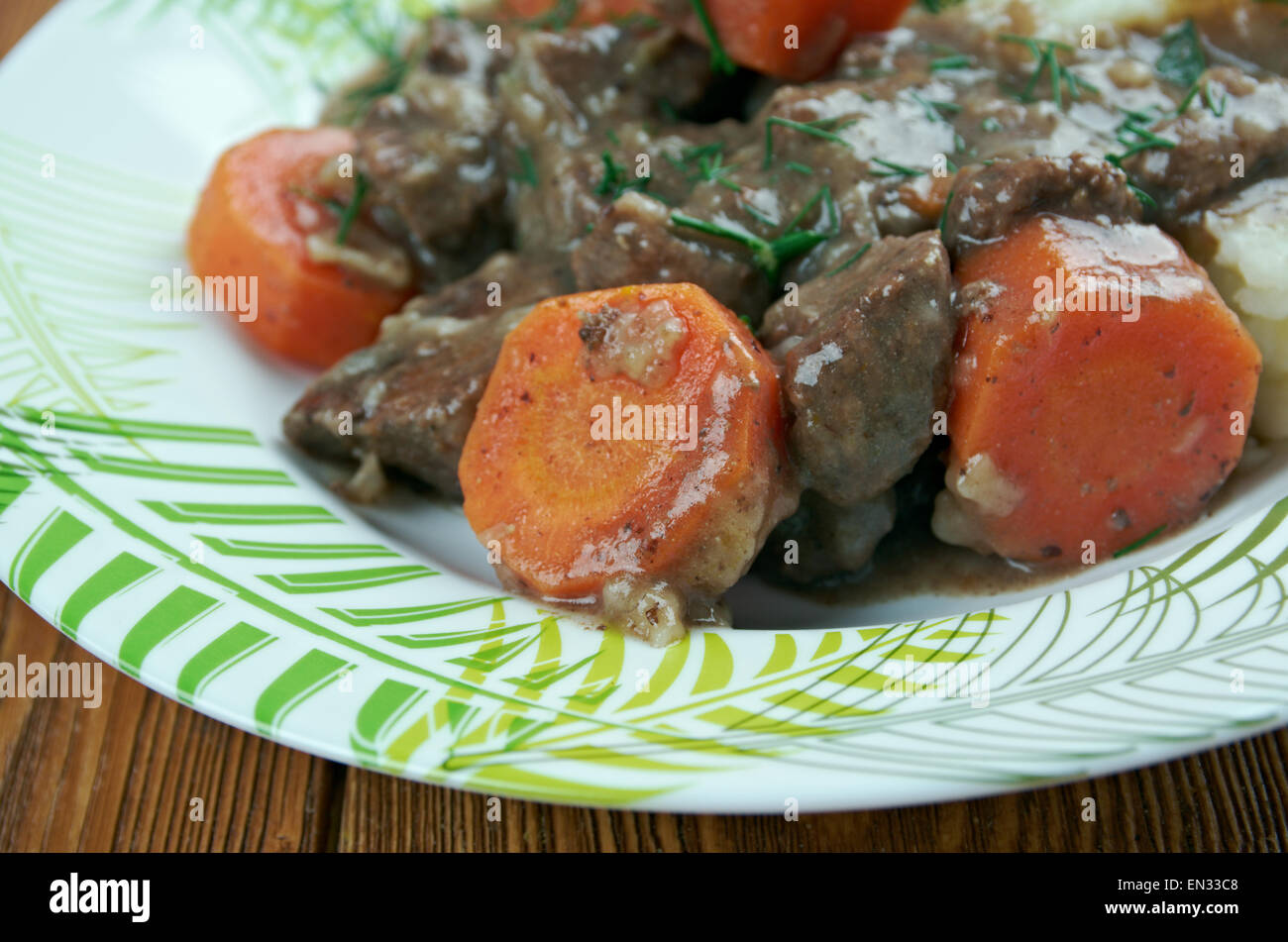 Ragoût de daube - Provença classique français avec ragoût de boeuf braisé au vin bon marché, les légumes, l'ail Banque D'Images