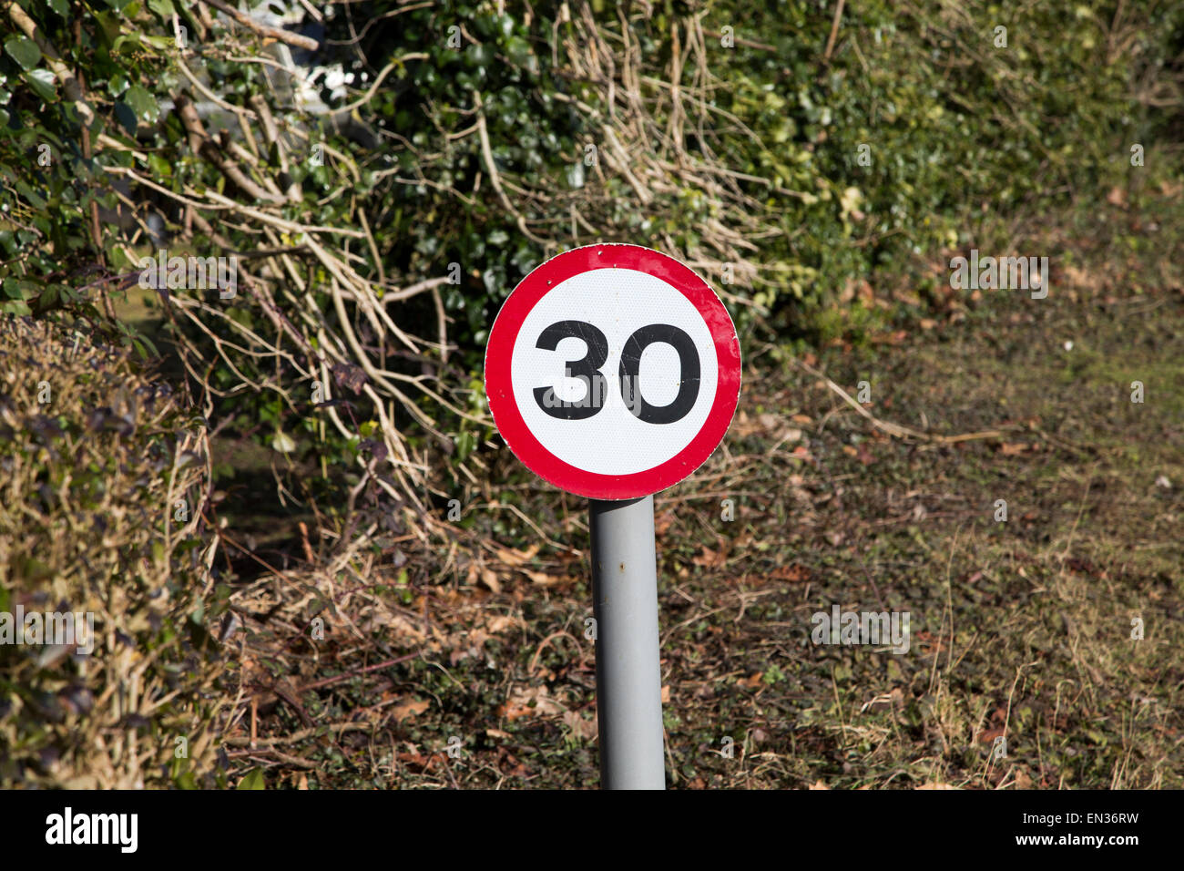 Close-up de trente milles à l'heure limite de vitesse signe, UK Banque D'Images