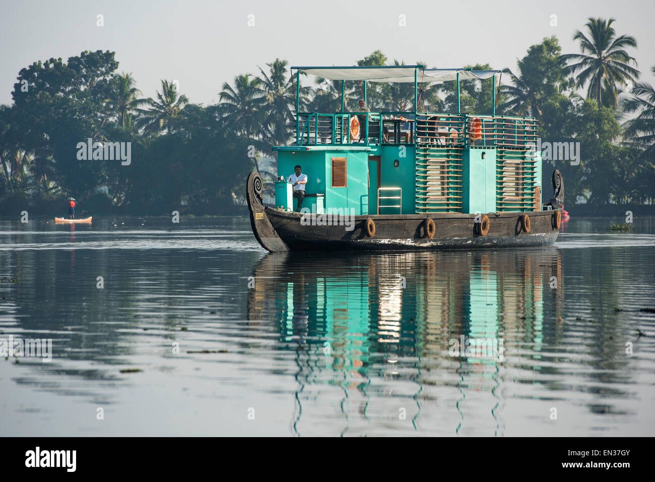 Péniche à la découverte de la chaîne d'hôtel boutique échappe de Malabar, backwaters, système de canal du Lac Vembanad, Kerala, Inde du Sud Banque D'Images