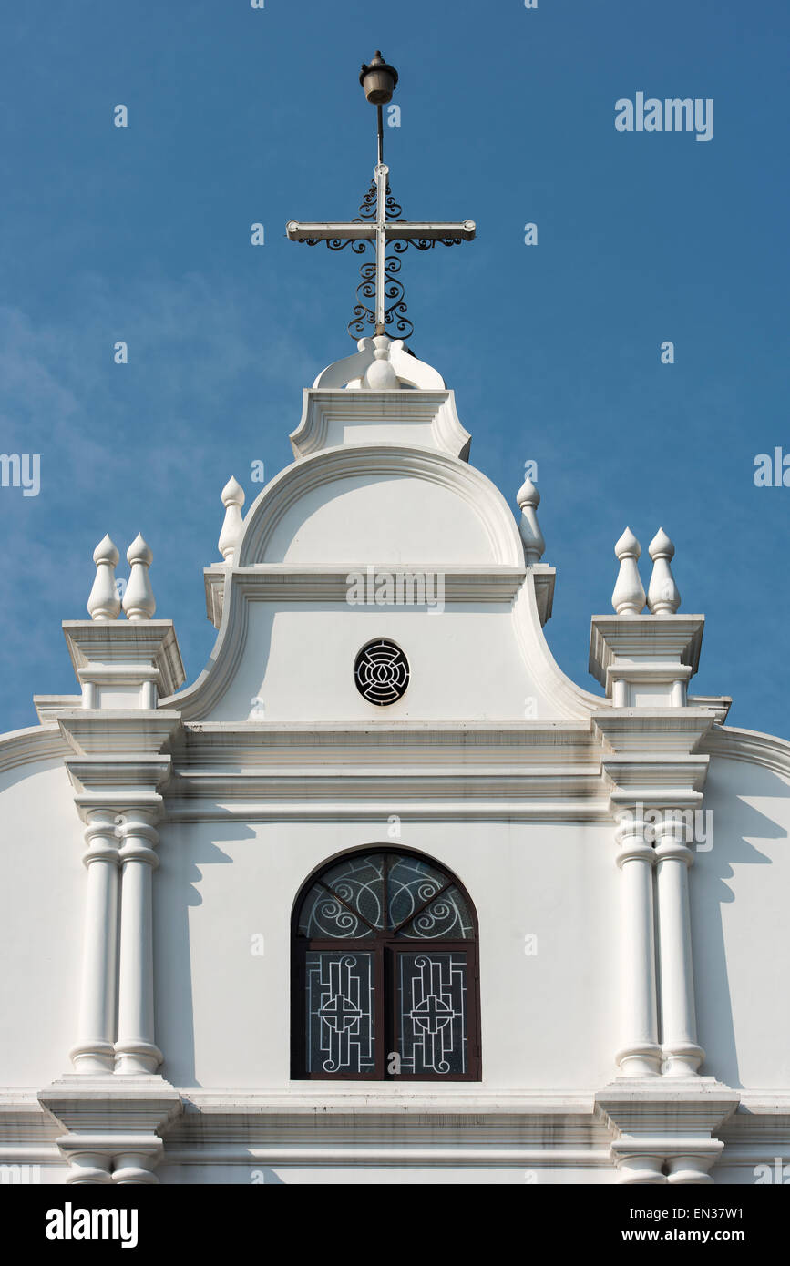 Pignon avant, l'Église catholique romaine, Jeevamatha Mattancherry, Kochi, Cochin, Kerala, Inde Banque D'Images