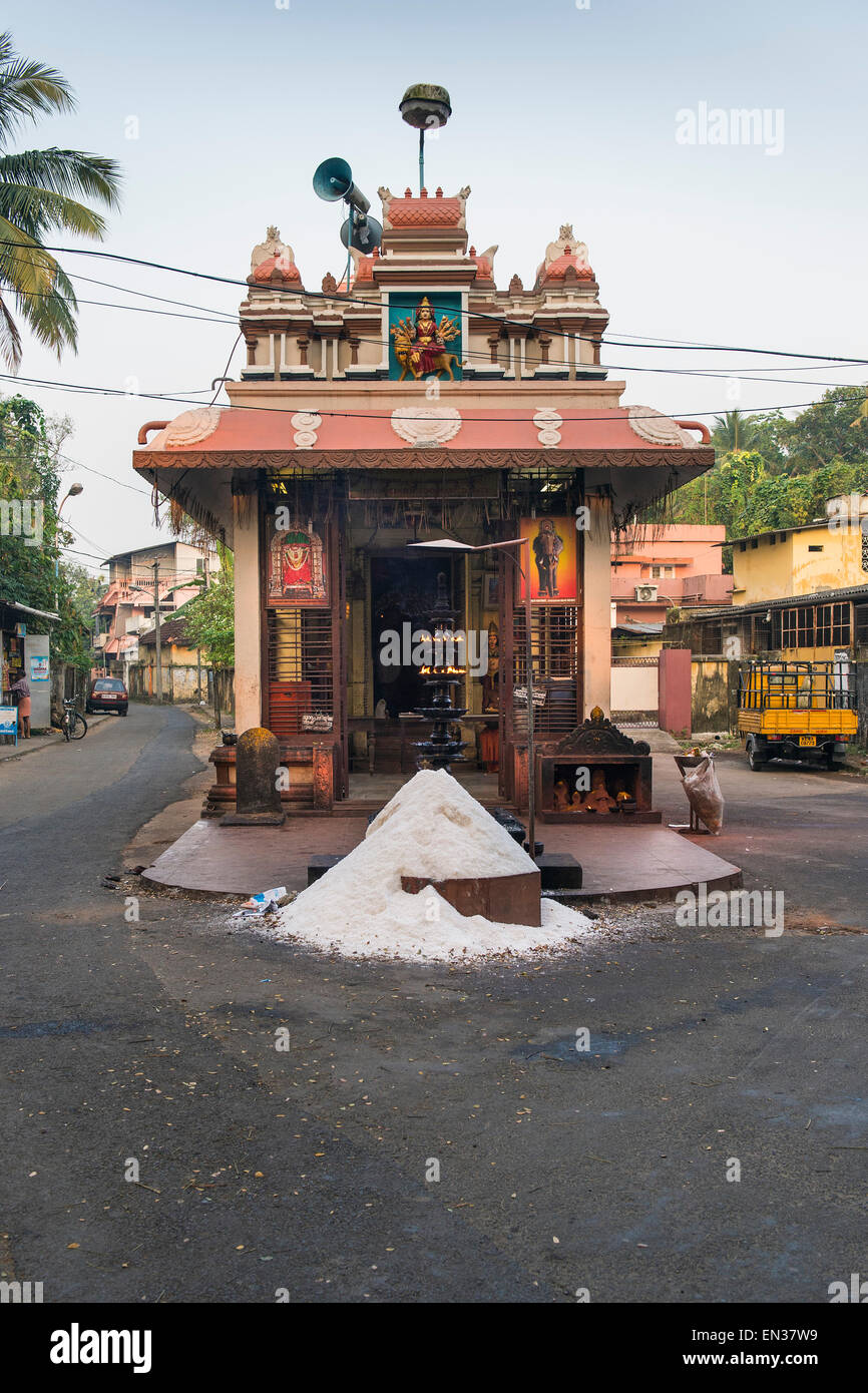 Temple de Durga, le sel des sacrifices à l'avant, Mattancherry, Kochi, Cochin, Kerala, Inde Banque D'Images