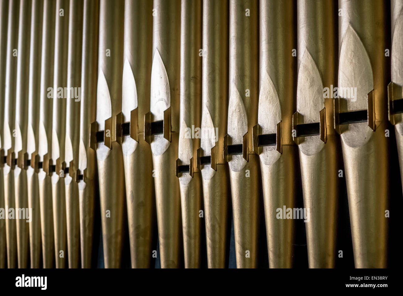 Tuyau d'orgue détail tubes dans une église. Banque D'Images