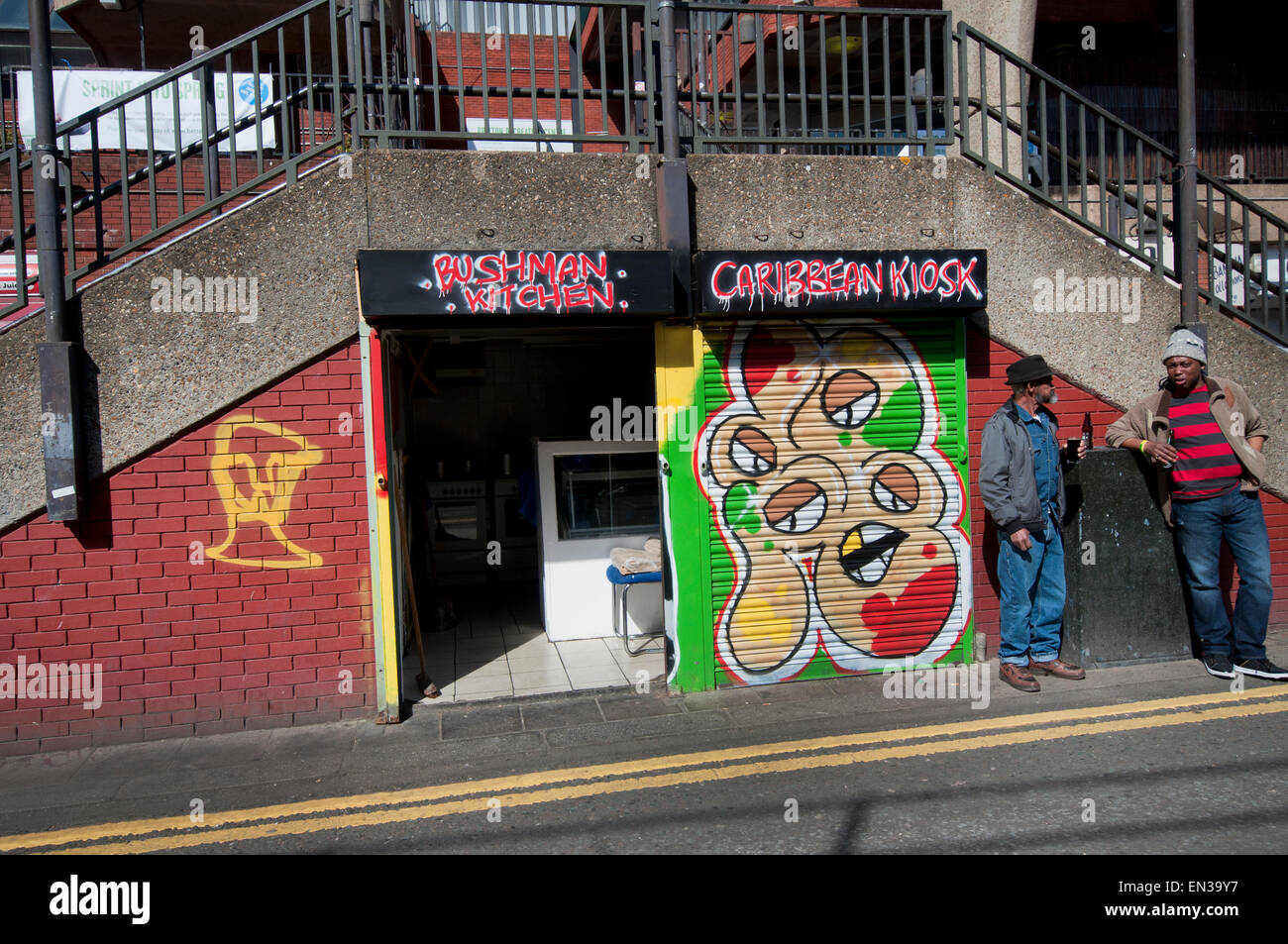 Brixton locales pop-up de la communauté des Caraïbes vente de café à proximité de la gare de cuisson . Banque D'Images