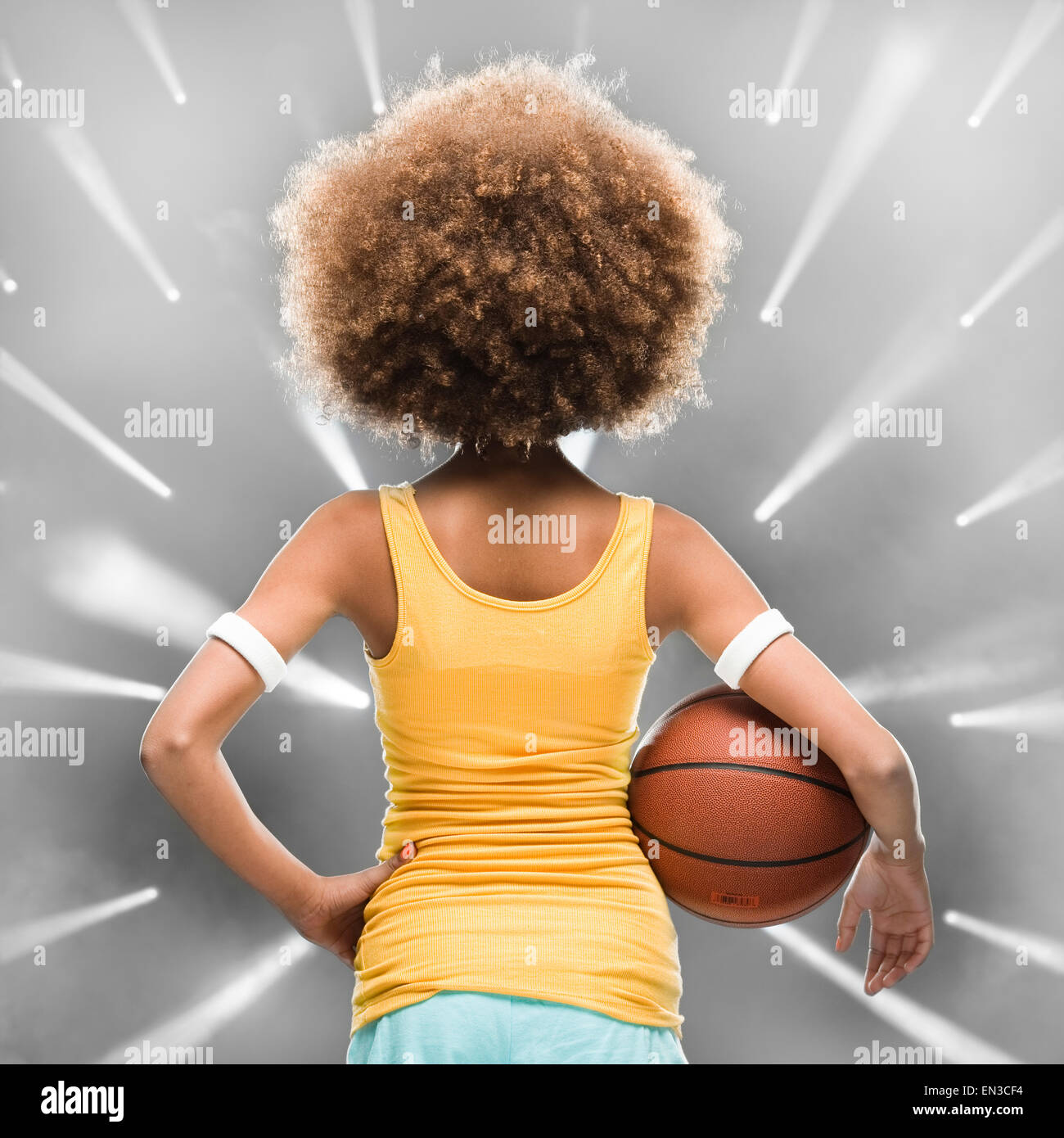 Joueur de basket-ball féminin avec un afro Banque D'Images
