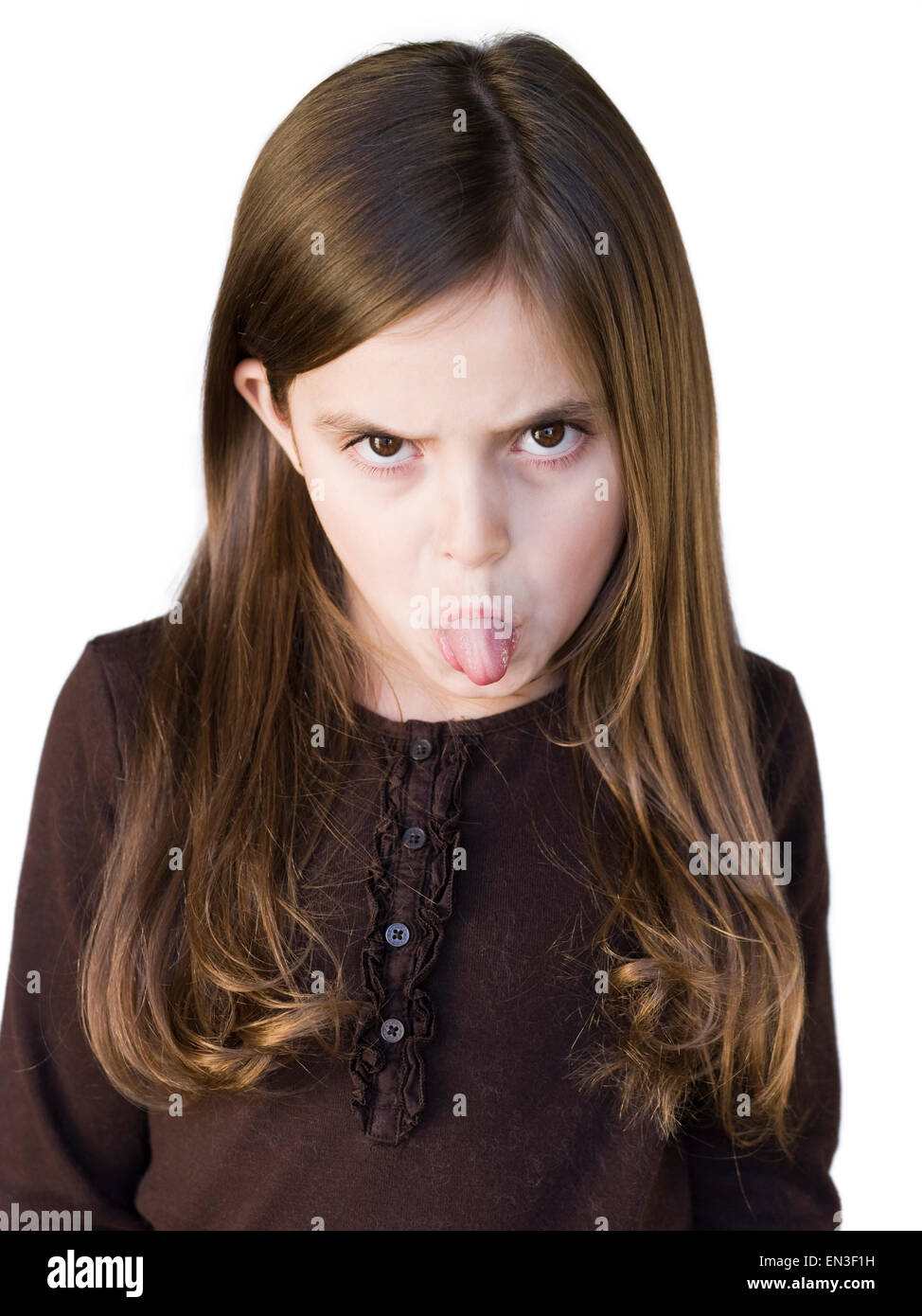 Girl (8-9) sticking out tongue, studio shot Banque D'Images