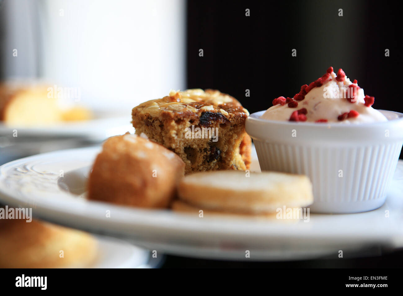 Le thé de l'après-midi sélection de gâteaux de la partie Blasad Albannach savoureux (Ecosse) à l'hôtel à Glasgow Blythswood Banque D'Images