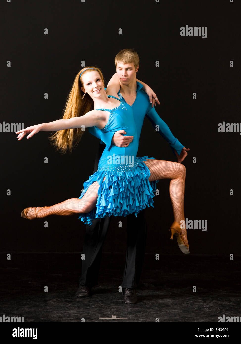 Jeune homme et femme danse de salon Banque D'Images