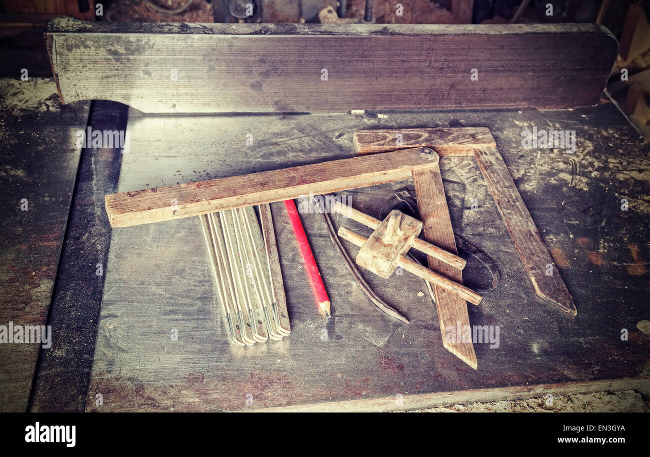 Retro vintage photo filtrée de vieux outils de menuisier traditionnel. Banque D'Images