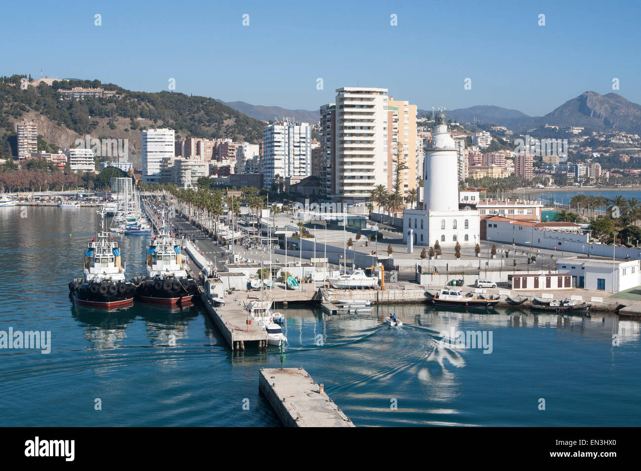 Les immeubles à appartements et des yachts dans la marina de Muelle Uno le développement portuaire, ville de Malaga, Espagne Banque D'Images