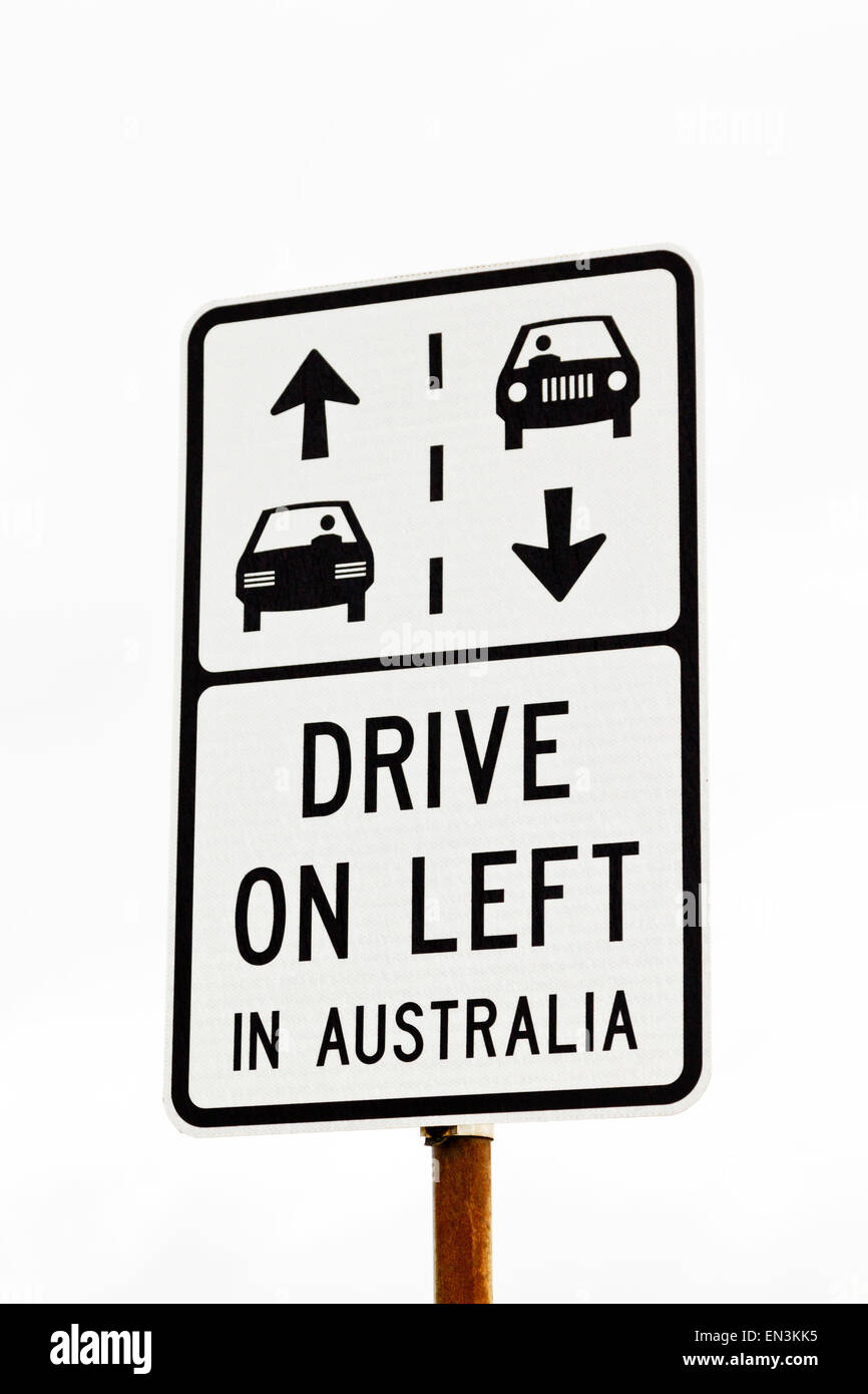 Noir et blanc signe indiquant 'DRIVE GAUCHE en Australie" sur la réglementation de la circulation, d'une distinction importante pour les voyageurs. Banque D'Images