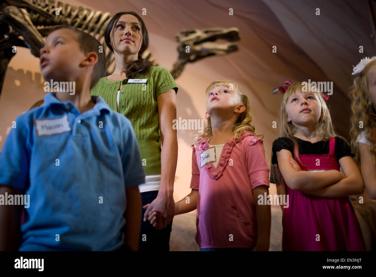 USA, Utah, Léhi, enseignant avec enfants (6-9) at museum Banque D'Images