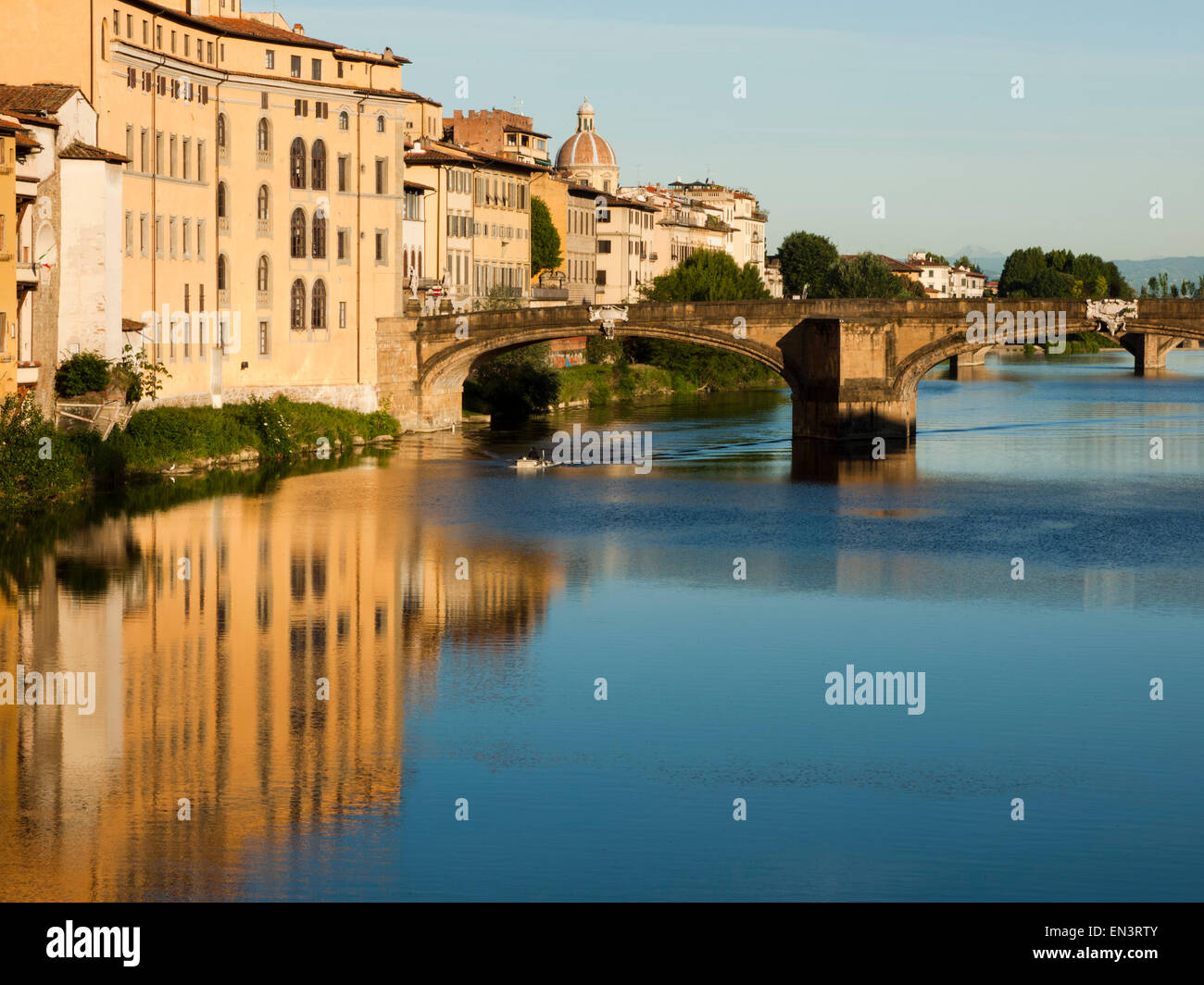 Italie, Florence, pont au-dessus de la rivière Arno Banque D'Images